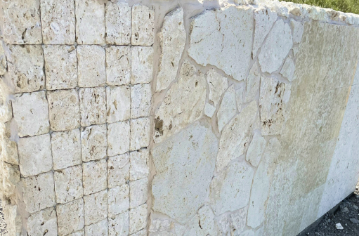 琉球石のテーブル